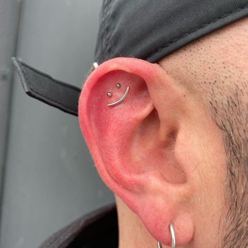 male flat helix piercing