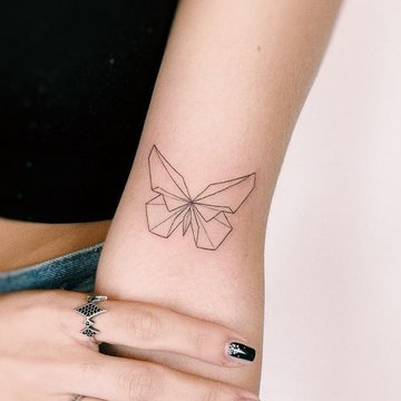 Fine Line tattoo