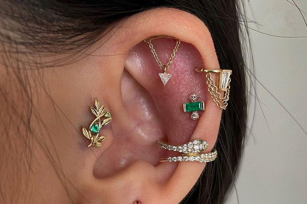 Vertical helix piercing with gold and silver mix