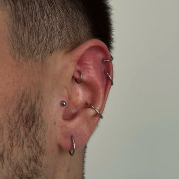 Mid Helix Piercing