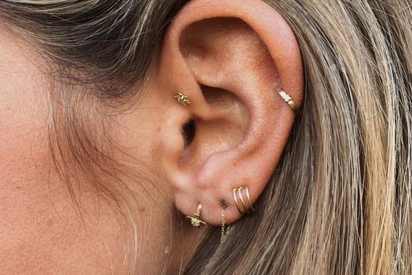 Stylish curated ear featuring mid helix piercing