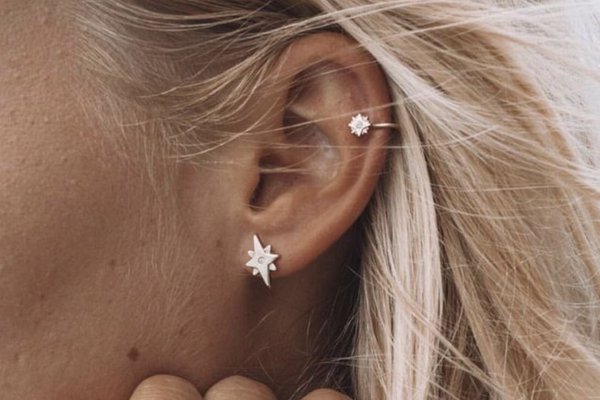 Mid helix piercing combined with upper lobe earring