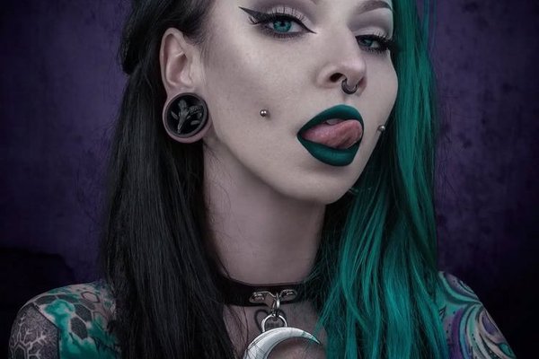 Cheek Piercing