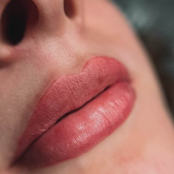 permanent lips tattoo