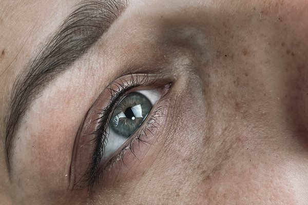 Eyeliner permanent makeup