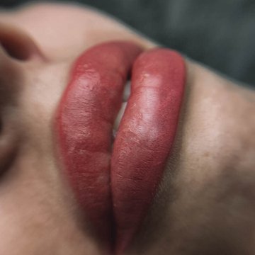 permanent lips tattoo