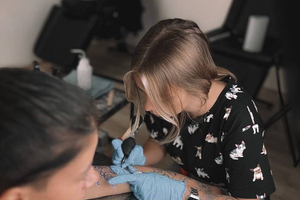 angelina jolie back tattoo