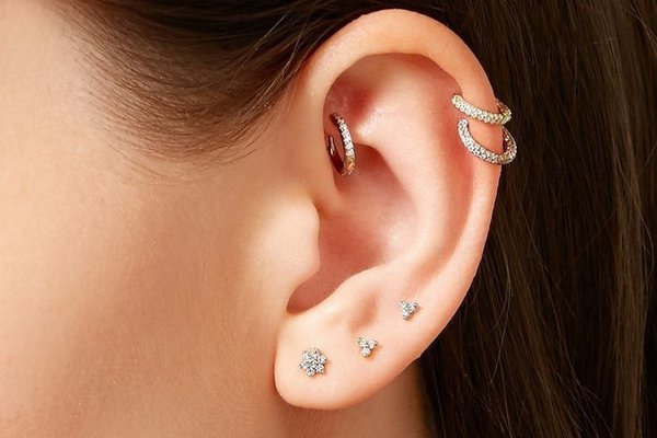 Double helix piercing with twohoops