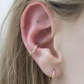 Minimalist flat helix piercing with silver disc