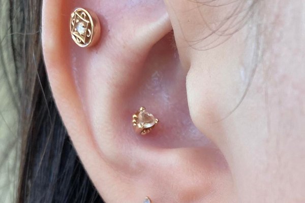 Flat helix piercing with rose gold jewelry