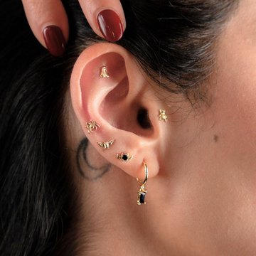 Flat helix piercing combined with tragus jewelry