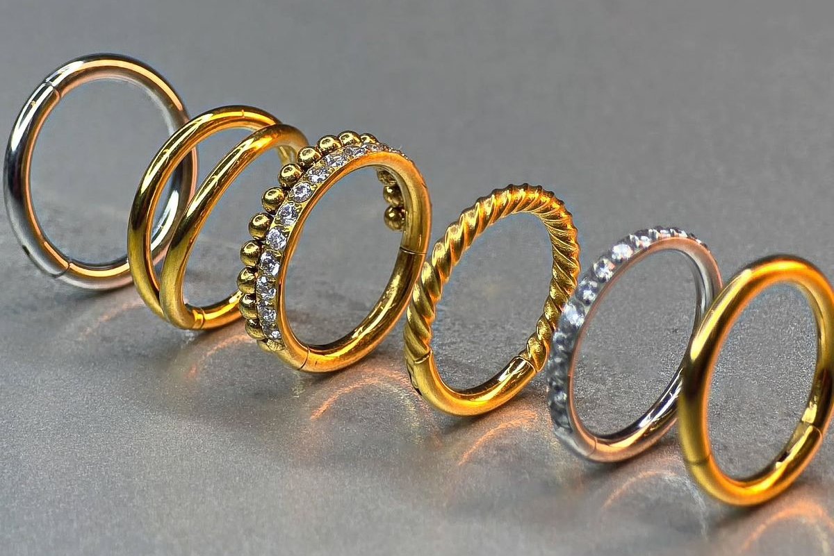 Jewelry display set for conch and mid helix piercing styles